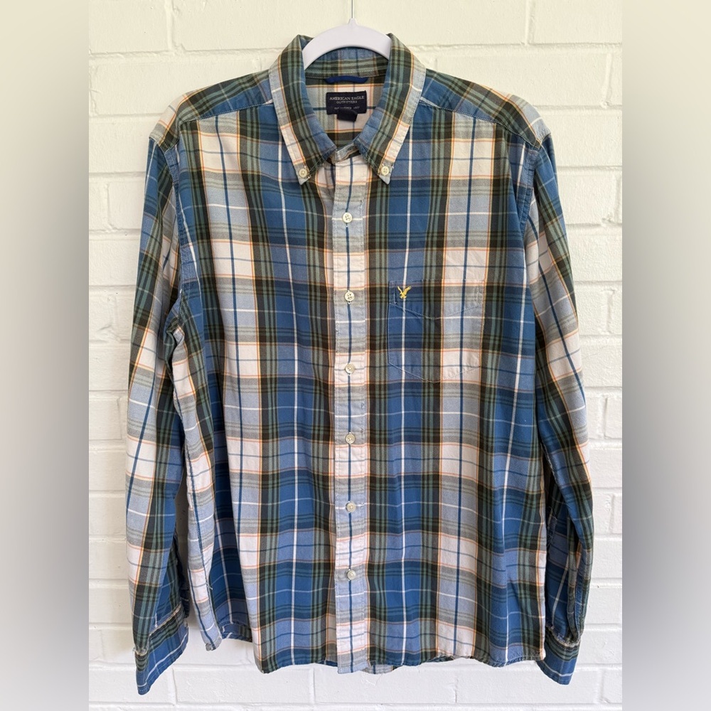 American Eagle Outfitters Blue and White Casual Button Down Shirt